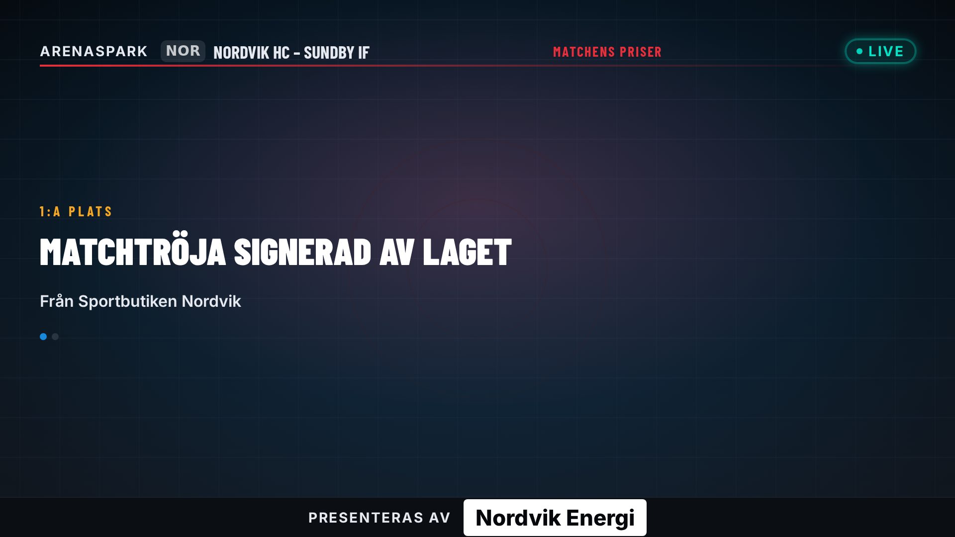 Storbilden presenterar förstapriset, en signerad matchtröja från Sportbutiken Nordvik.